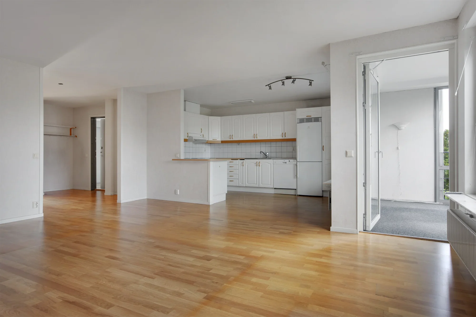 Voor virtual staging: lege woonkamer aan de Goudse Rijweg in Rotterdam